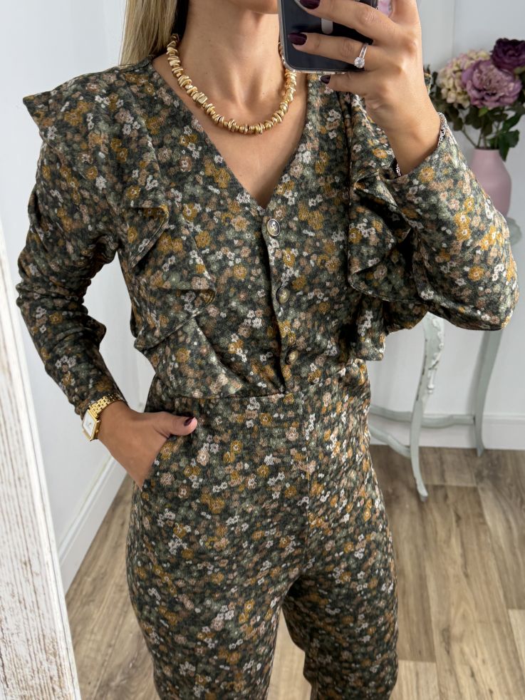 Mono de flores verde