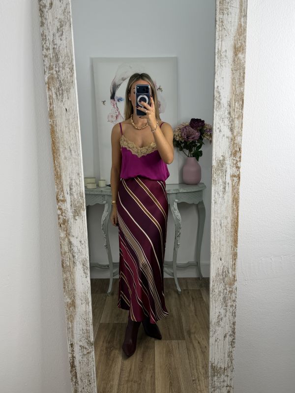 Falda satinada rayas oblicuas berenjena