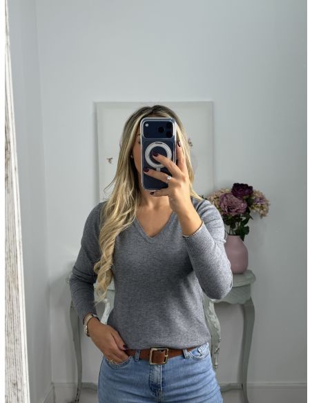 Jersey básico cuello pico gris