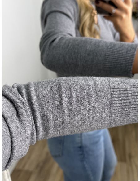 Jersey básico cuello pico gris