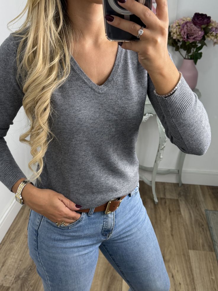 Jersey básico cuello pico gris
