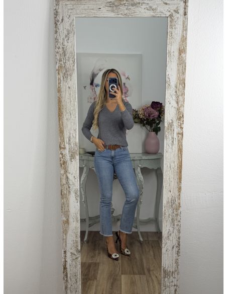 Jersey básico cuello pico gris