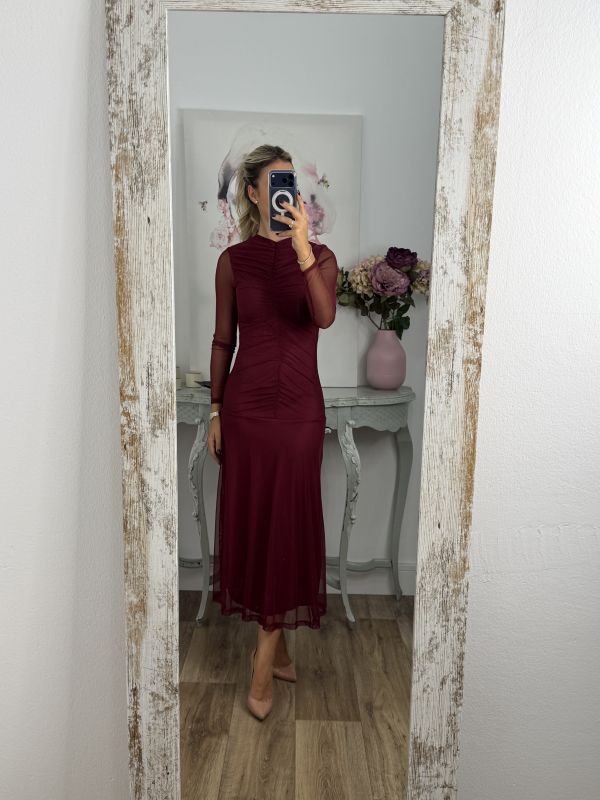 Vestido burdeos cuerpo fruncido