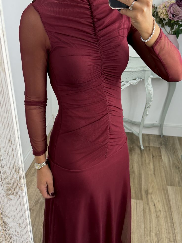 Vestido burdeos cuerpo fruncido
