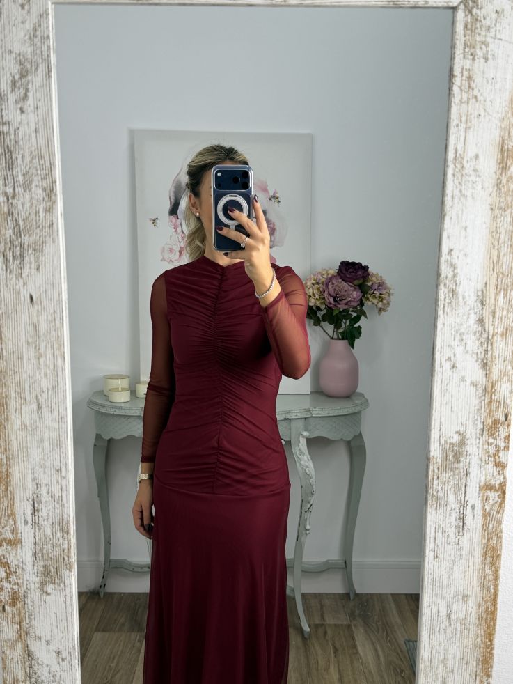 Vestido burdeos cuerpo fruncido