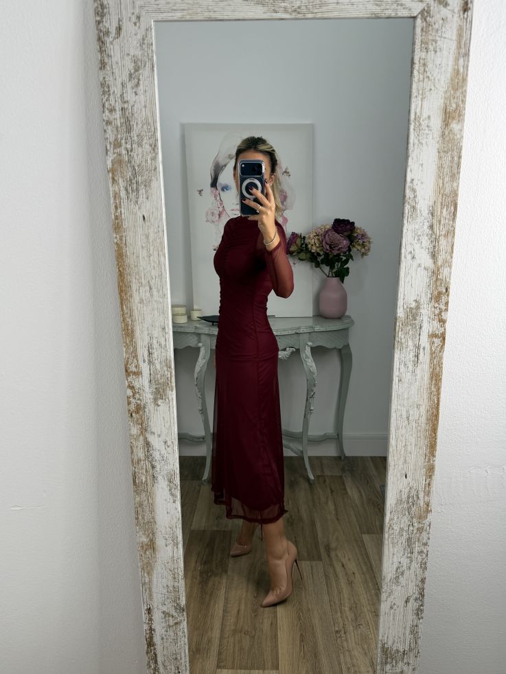Vestido burdeos cuerpo fruncido