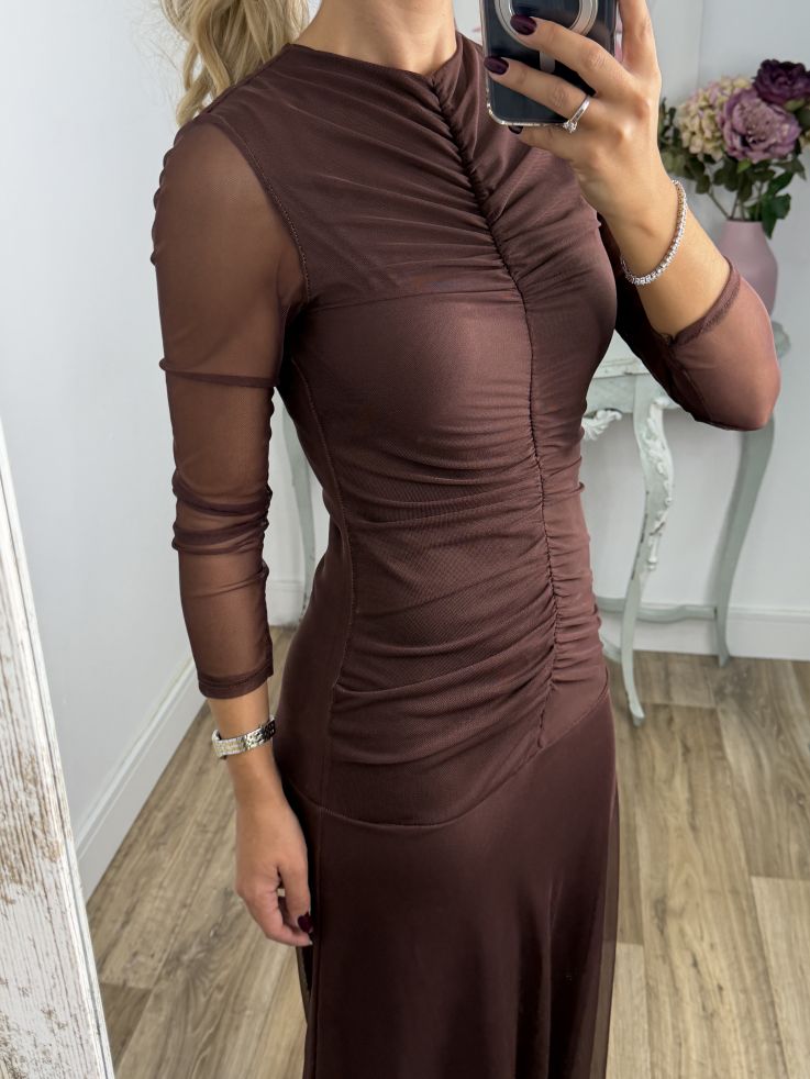 Vestido chocolate cuerpo fruncido