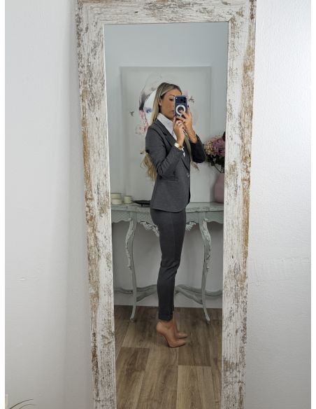 Traje chaqueta y pantalón pitillo gris