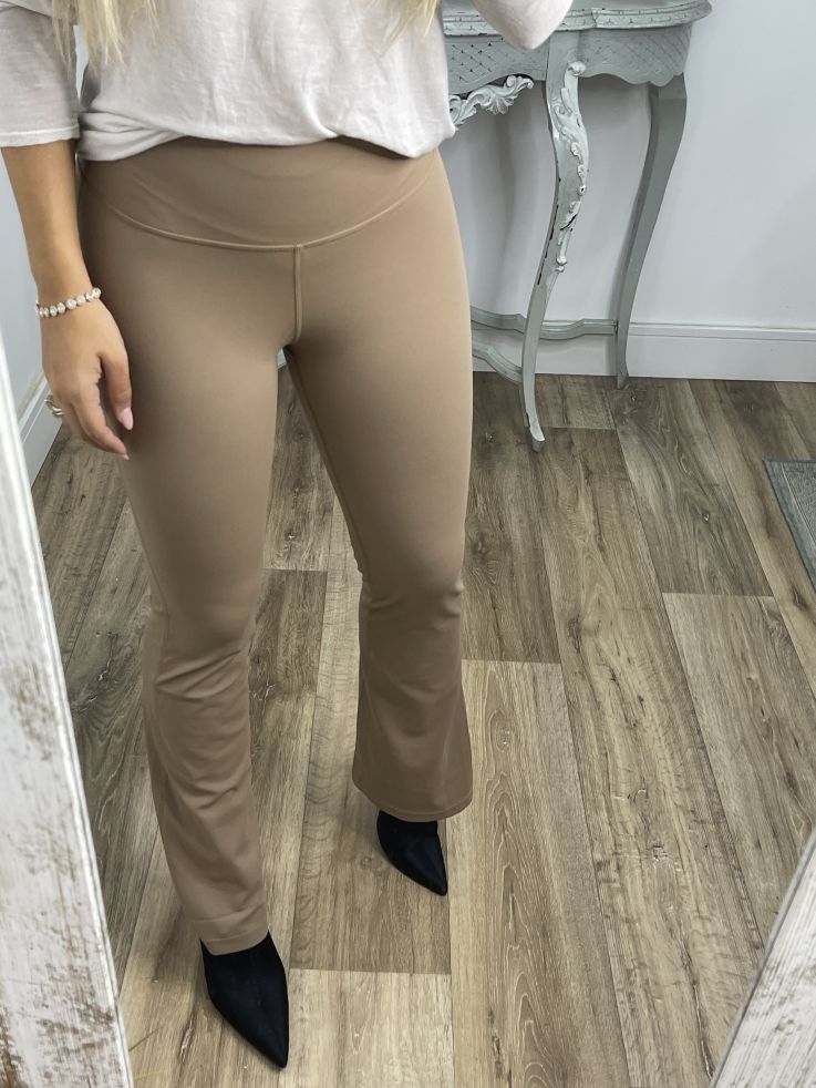 Leggins camel campana tiro alto liso