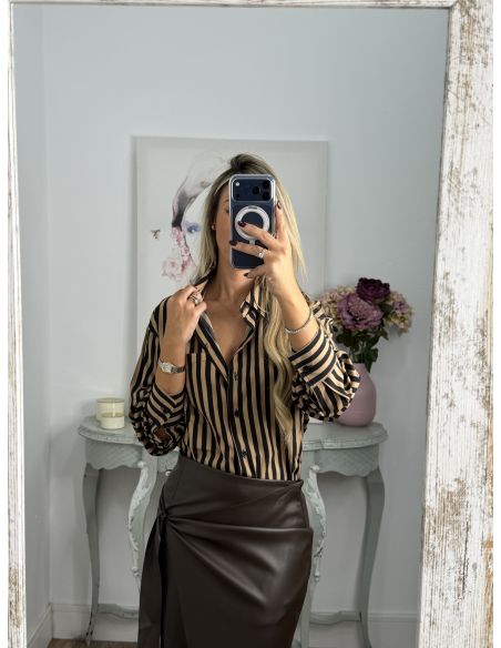 Camisa rayas camel y negra con bolsillo