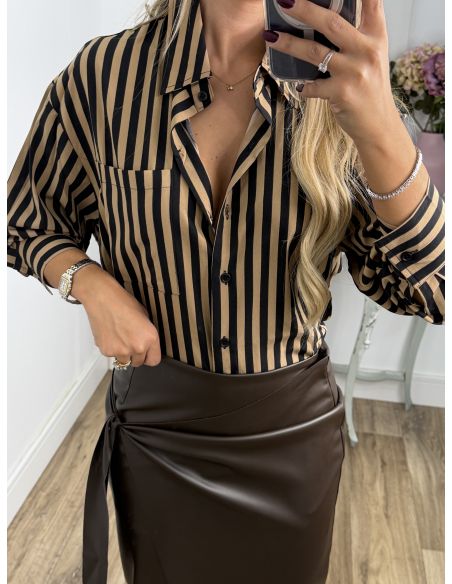 Camisa rayas camel y negra con bolsillo