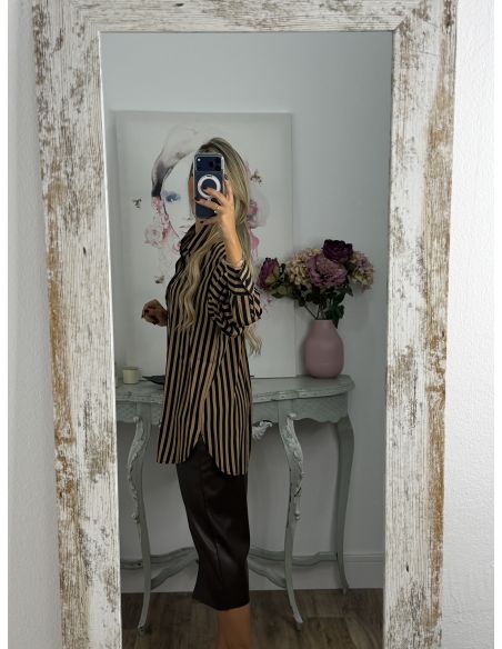 Camisa rayas camel y negra con bolsillo