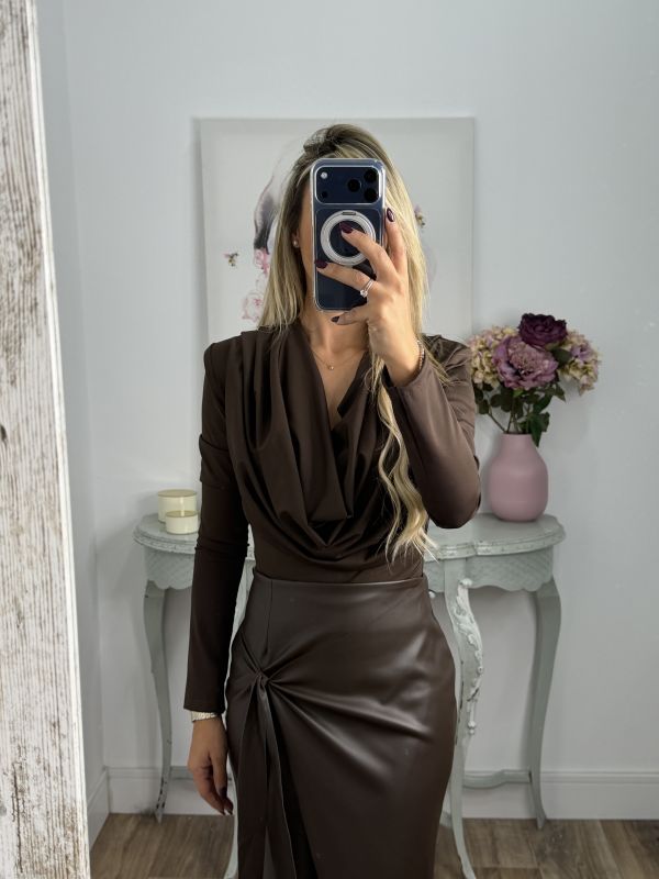 Body escote cascada chocolate