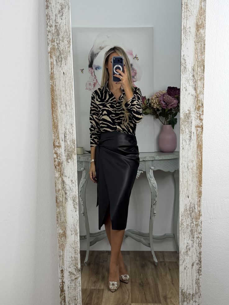 Falda Polipiel lazada negra