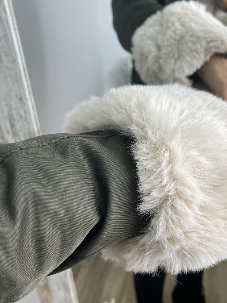 Abrigo Parka Verde con pelo beige