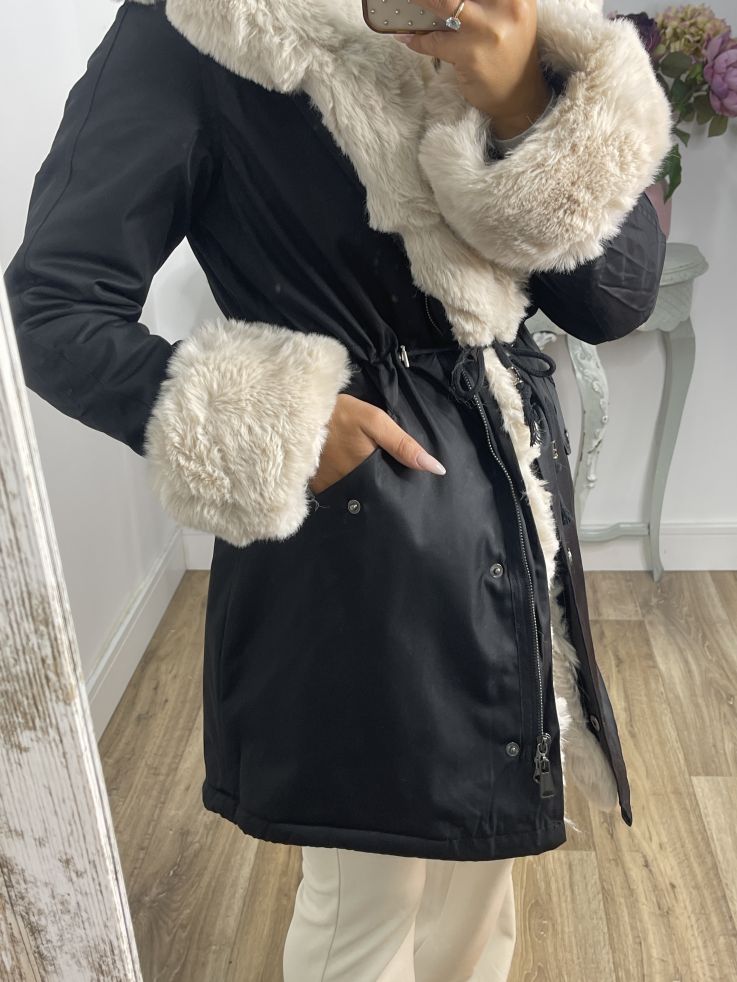 Abrigo Parka negro con pelo