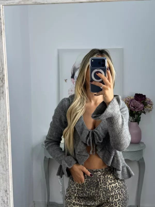 Rebeca lazada volante gris