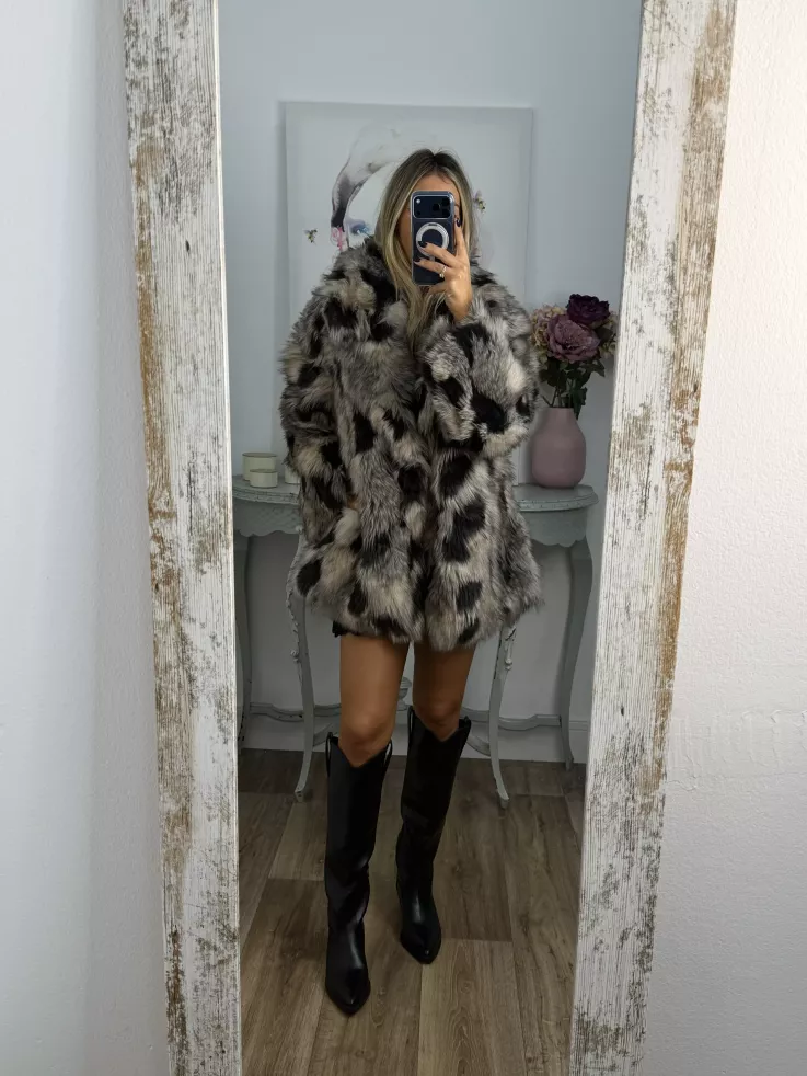 Abrigo Galán tonos beige y negro