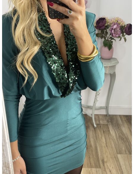 Vestido verde con solapa de lentejuelas