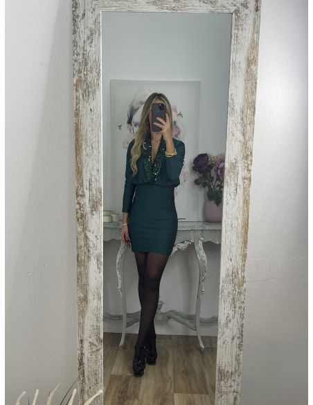 Vestido verde con solapa de lentejuelas