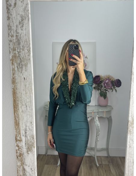 Vestido verde con solapa de lentejuelas