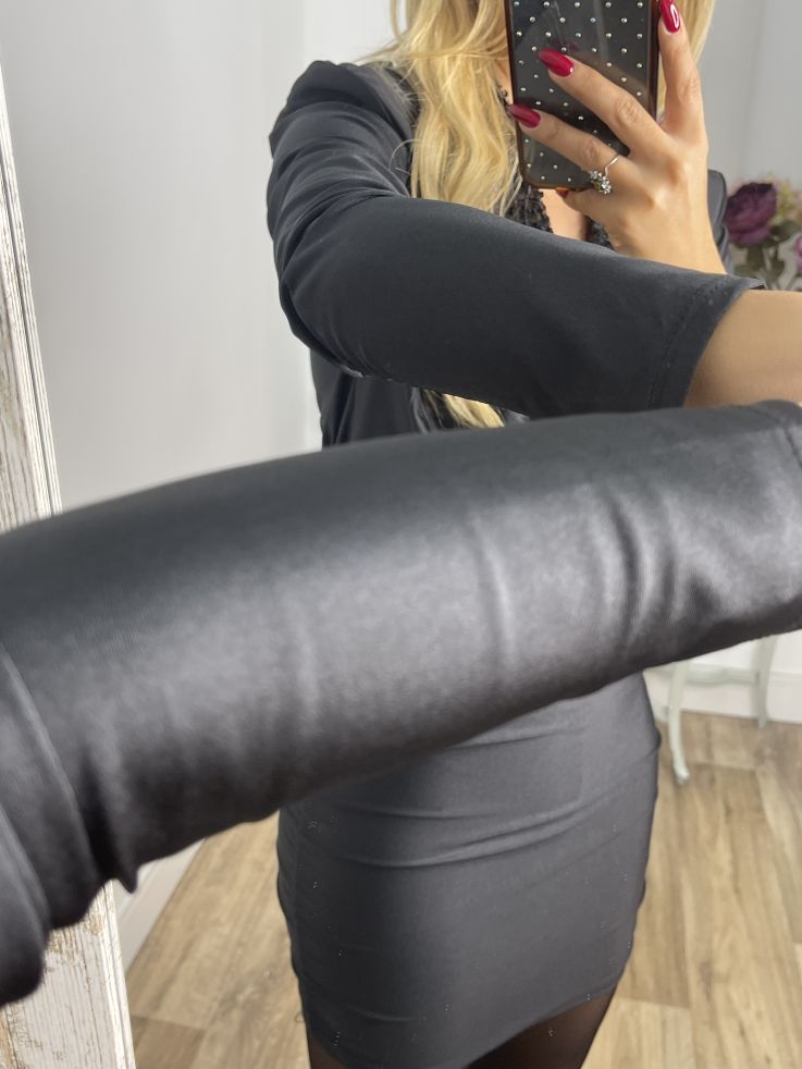 Vestido negro con solapa de lentejuelas