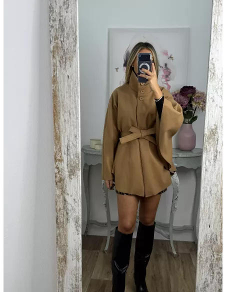 Capa tres botones camel