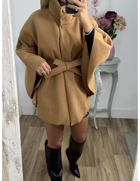 Capa tres botones camel