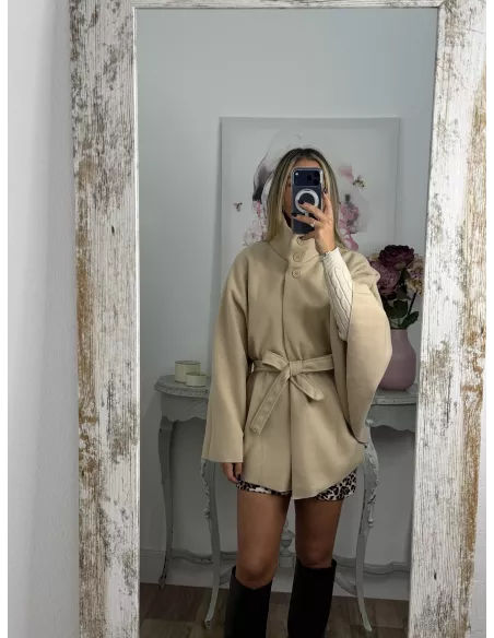 Capa tres botones beige