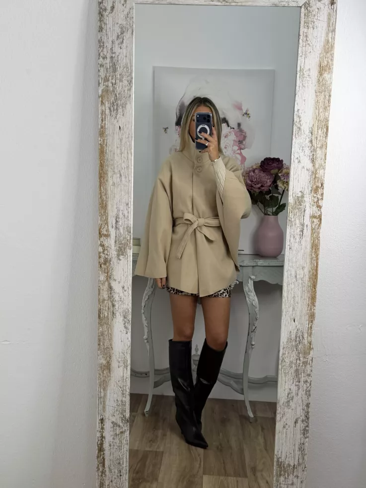 Capa tres botones beige