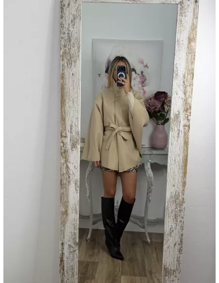 Capa tres botones beige