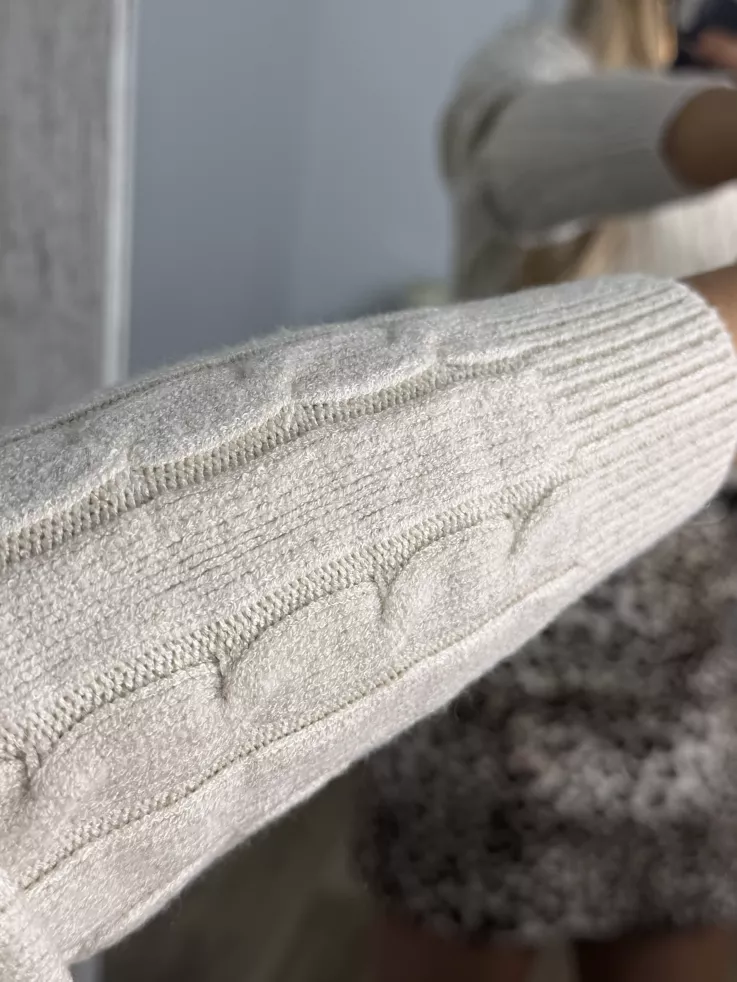 Jersey trenzado cuello a la caja beige