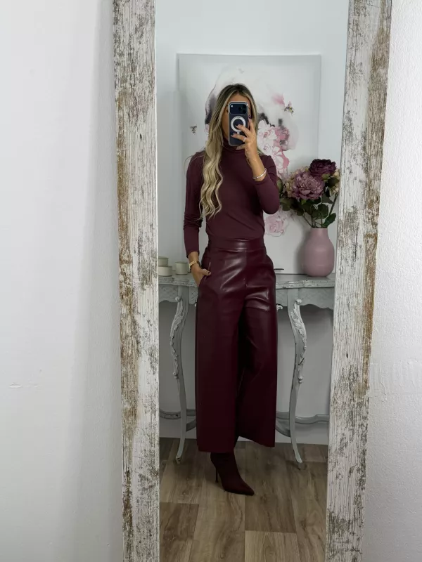 Pantalón culotte polipiel burdeos