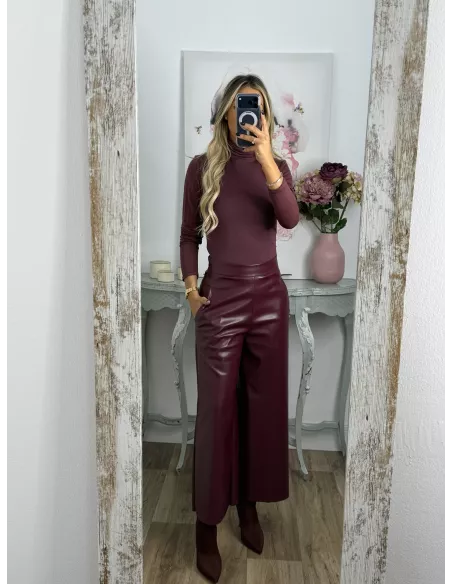 Pantalón culotte polipiel burdeos