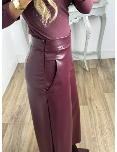 Pantalón culotte polipiel burdeos