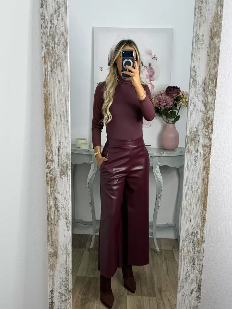 Pantalón culotte polipiel burdeos