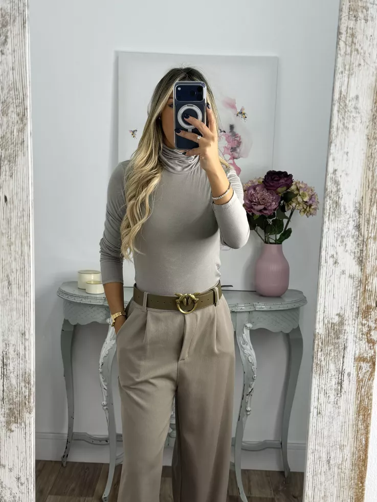 Camiseta Melissa cuello alto taupe