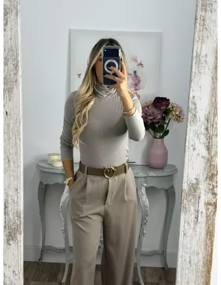 Camiseta Melissa cuello alto taupe
