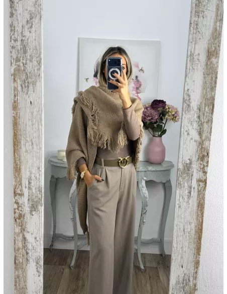 Chal punto flecos camel