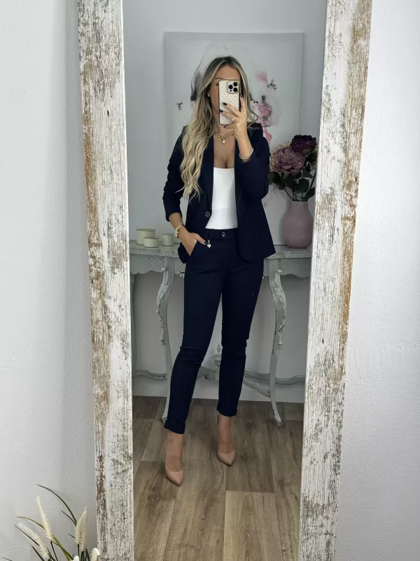Traje chaqueta y pantalón pitillo azul marino