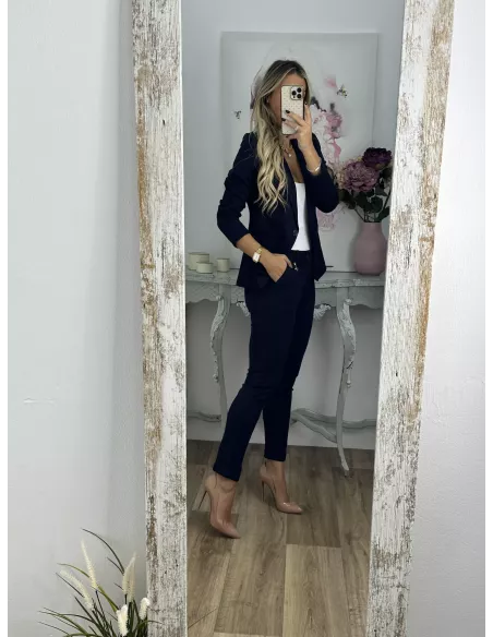 Traje chaqueta y pantalón pitillo azul marino