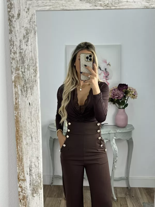 Body marrón con puntilla escote