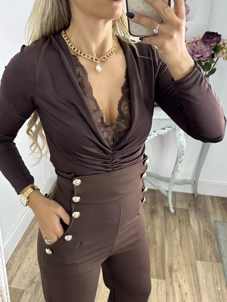 Body marrón con puntilla escote