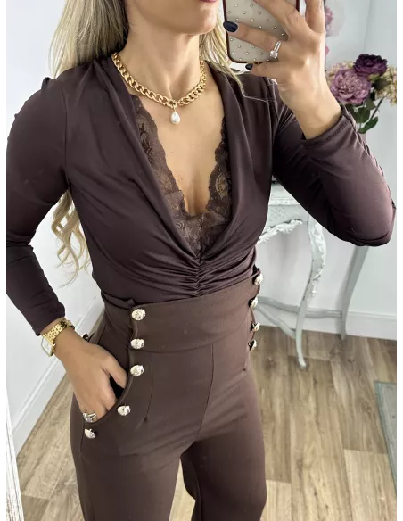 Body marrón con puntilla escote