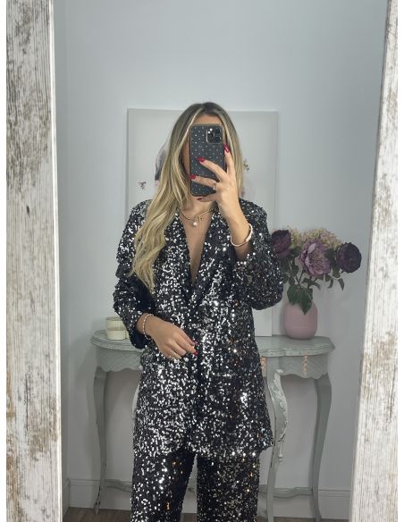 Chaqueta Letizz negra y plateada de lentejuelas
