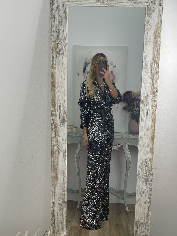Chaqueta Letizz negra y plateada de lentejuelas