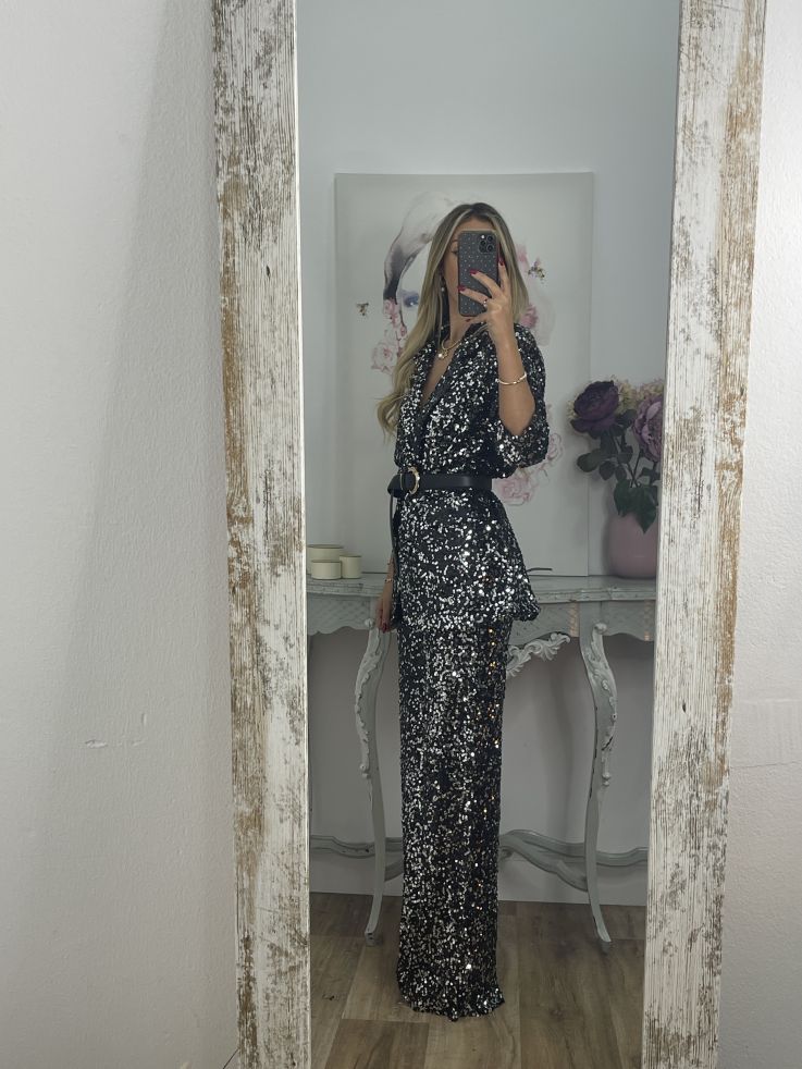 Chaqueta Letizz negra y plateada de lentejuelas