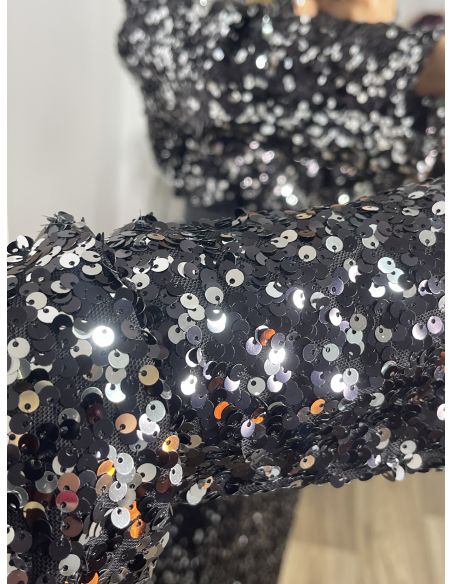 Chaqueta Letizz negra y plateada de lentejuelas