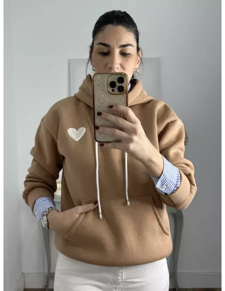 Sudadera camel capucha con corazón