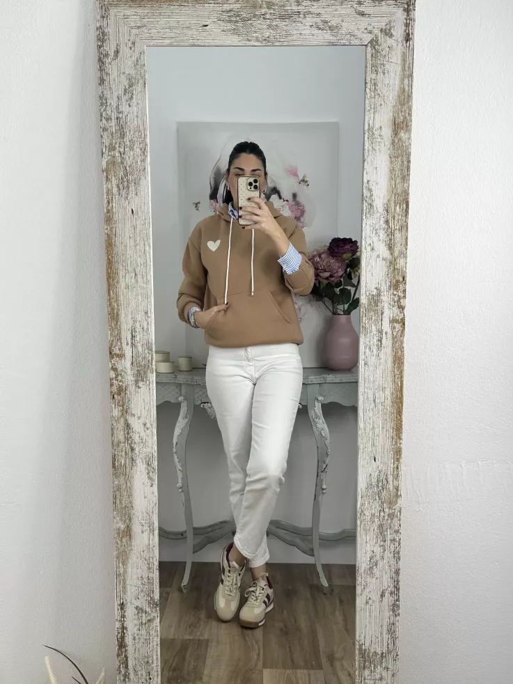 Sudadera camel capucha con corazón